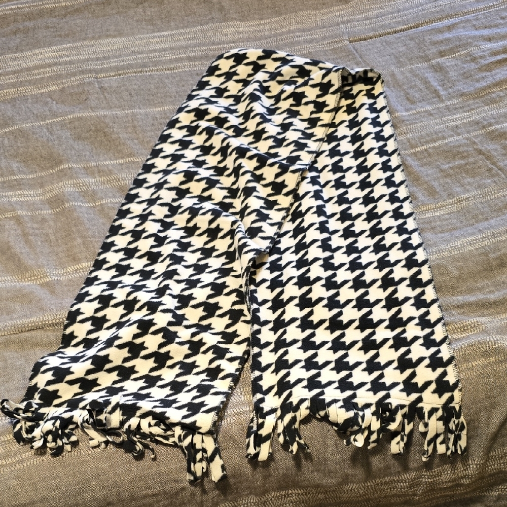 Merona Black and White Houndstooth Scarf